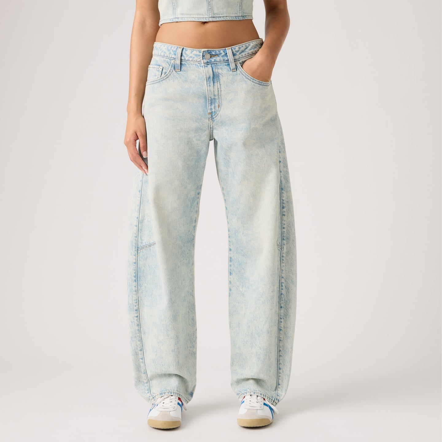 LEVI'S® WOMEN'S BAGGY DAD BARREL JEANS - LIGHT INDIGO - WORN IN