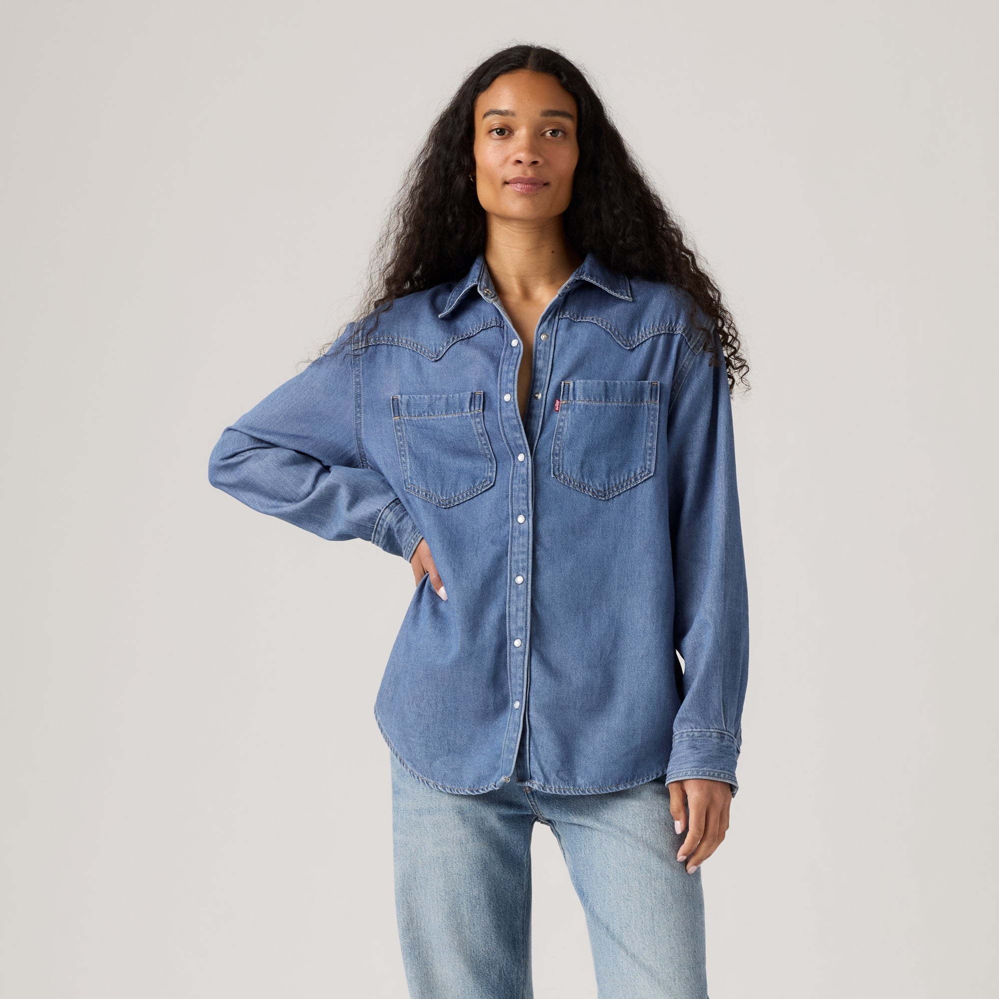 LEVI'S® WOMEN'S LIGHTWEIGHT TEODORA WESTERN SHIRT - MED INDIGO - WORN
