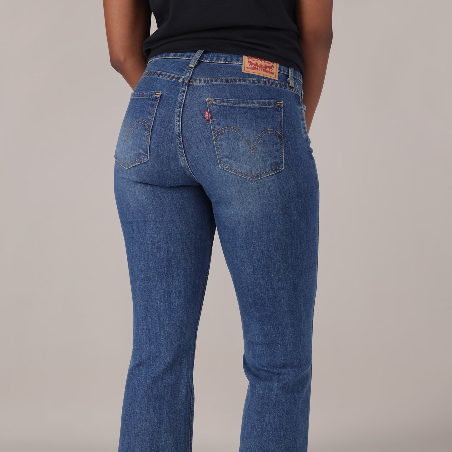 LEVI'S® WOMEN'S CURVY FLARE  - MED INDIGO - WORN IN