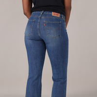 LEVI'S® WOMEN'S CURVY FLARE  - MED INDIGO - WORN IN