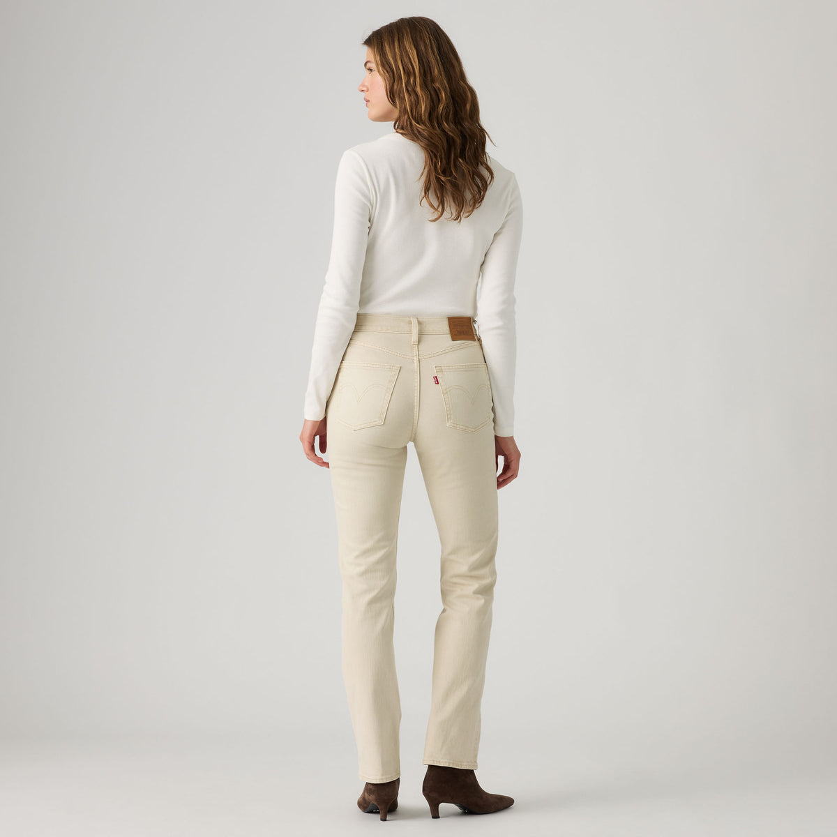 LEVI'S® WOMEN'S RIBCAGE SLIM JEANS - NEUTRAL