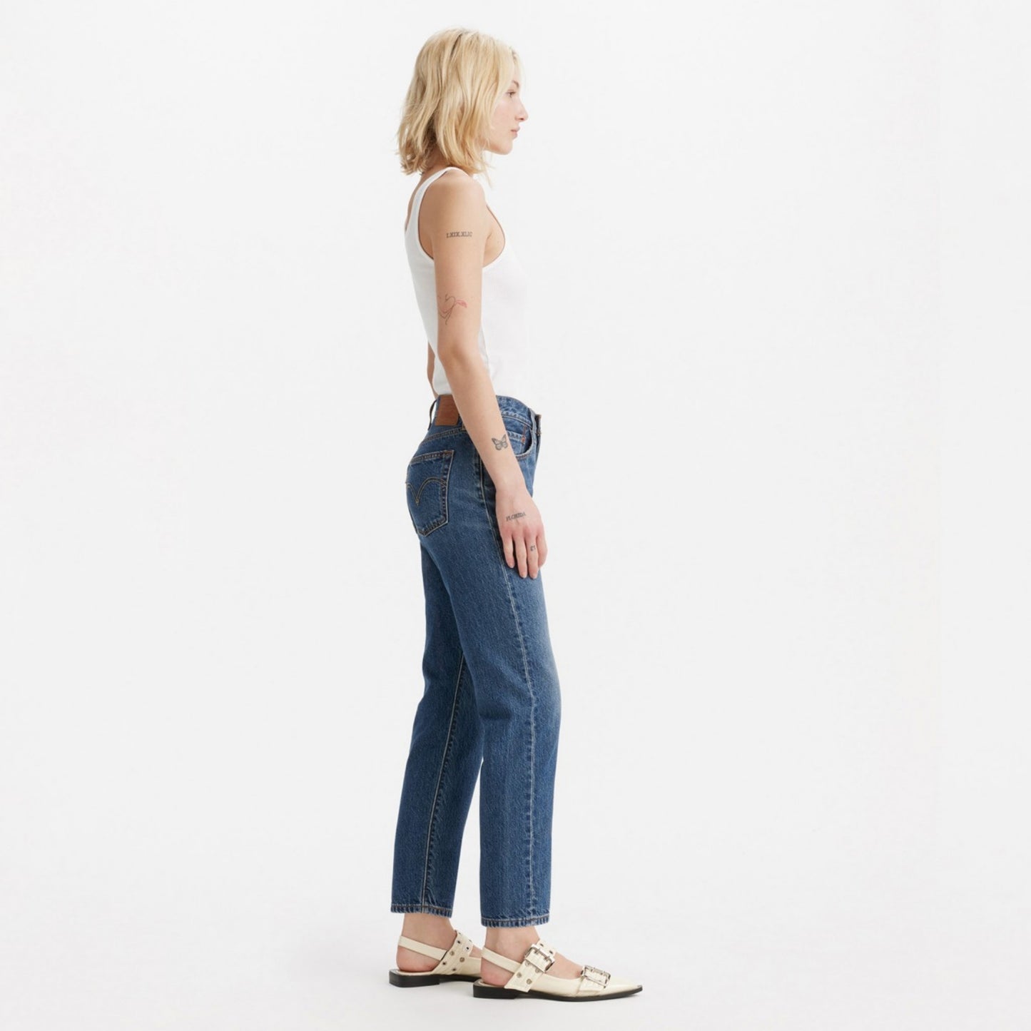 LEVI’S® WOMEN’S 501® ORIGINAL LIGHTWEIGHT CROPPED JEANS - MED INDIGO - WORN IN