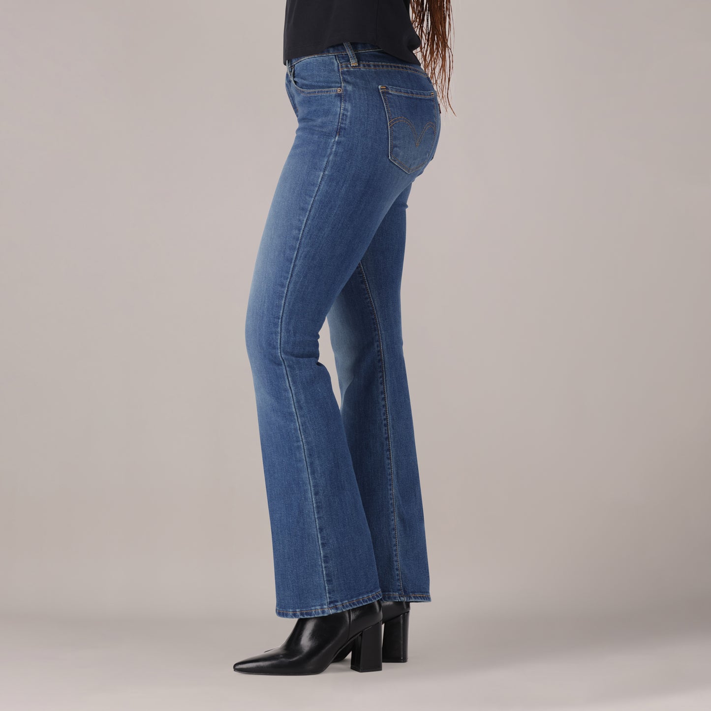 LEVI'S® WOMEN'S CURVY FLARE  - MED INDIGO - WORN IN