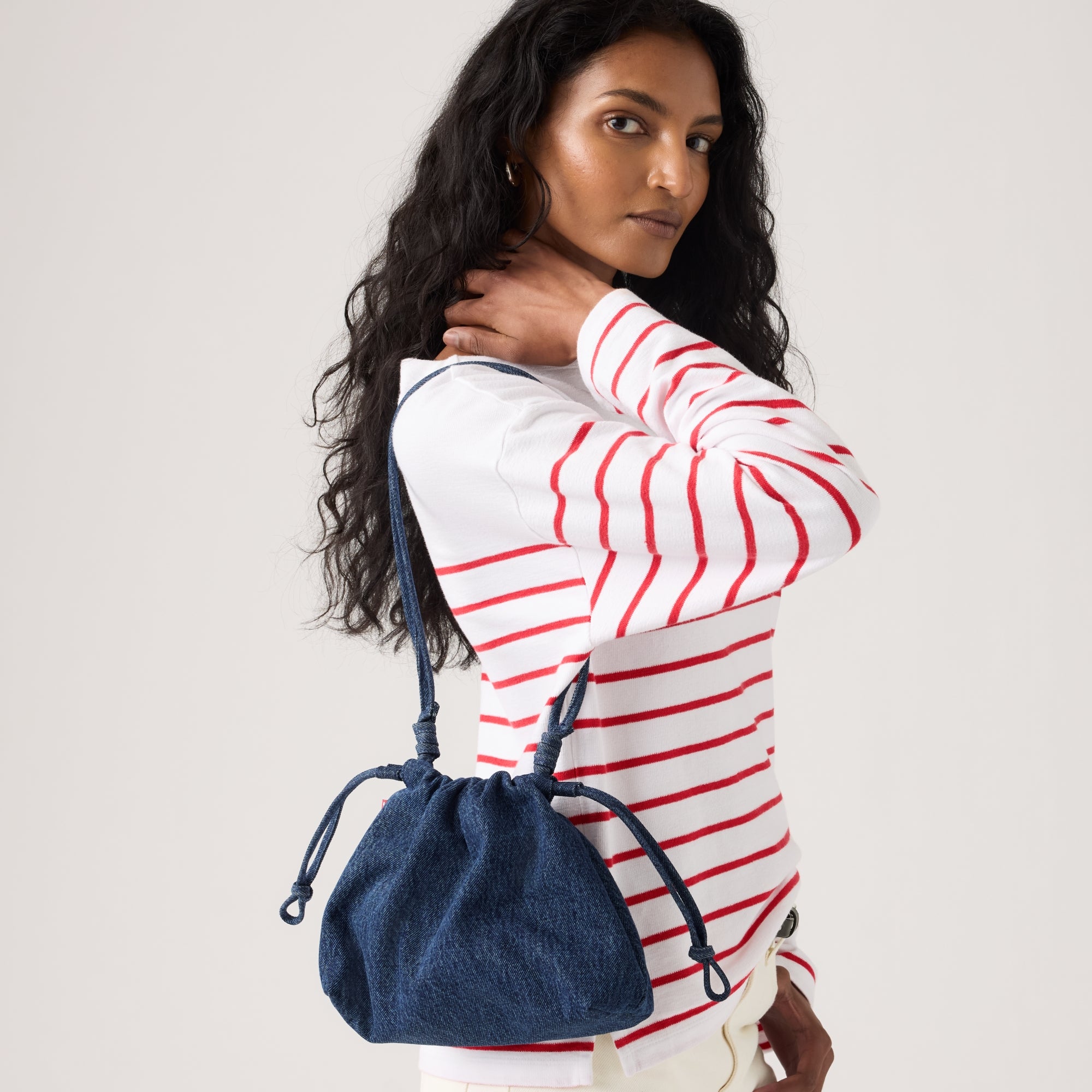 LEVI'S® WOMEN'S ISABELLE CROSSBODY BAG - DARK INDIGO FLAT FINISH