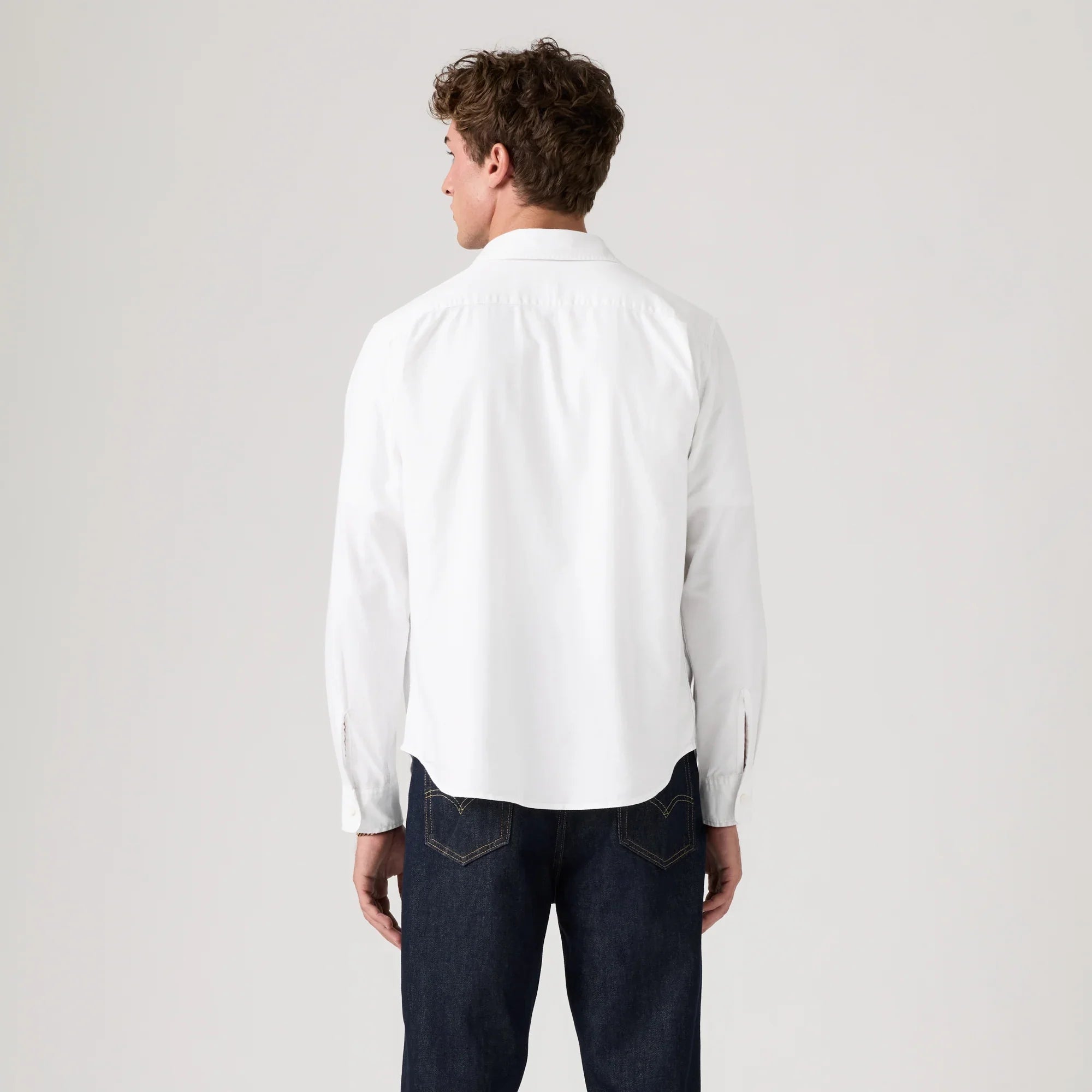 LEVI'S® MEN'S CLASSIC POCKET STANDARD FIT SHIRT - NEUTRAL