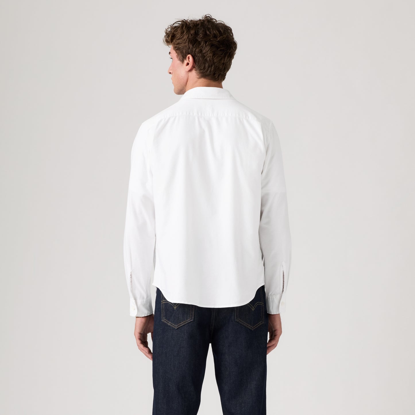 LEVI'S® MEN'S CLASSIC POCKET STANDARD FIT SHIRT - NEUTRAL