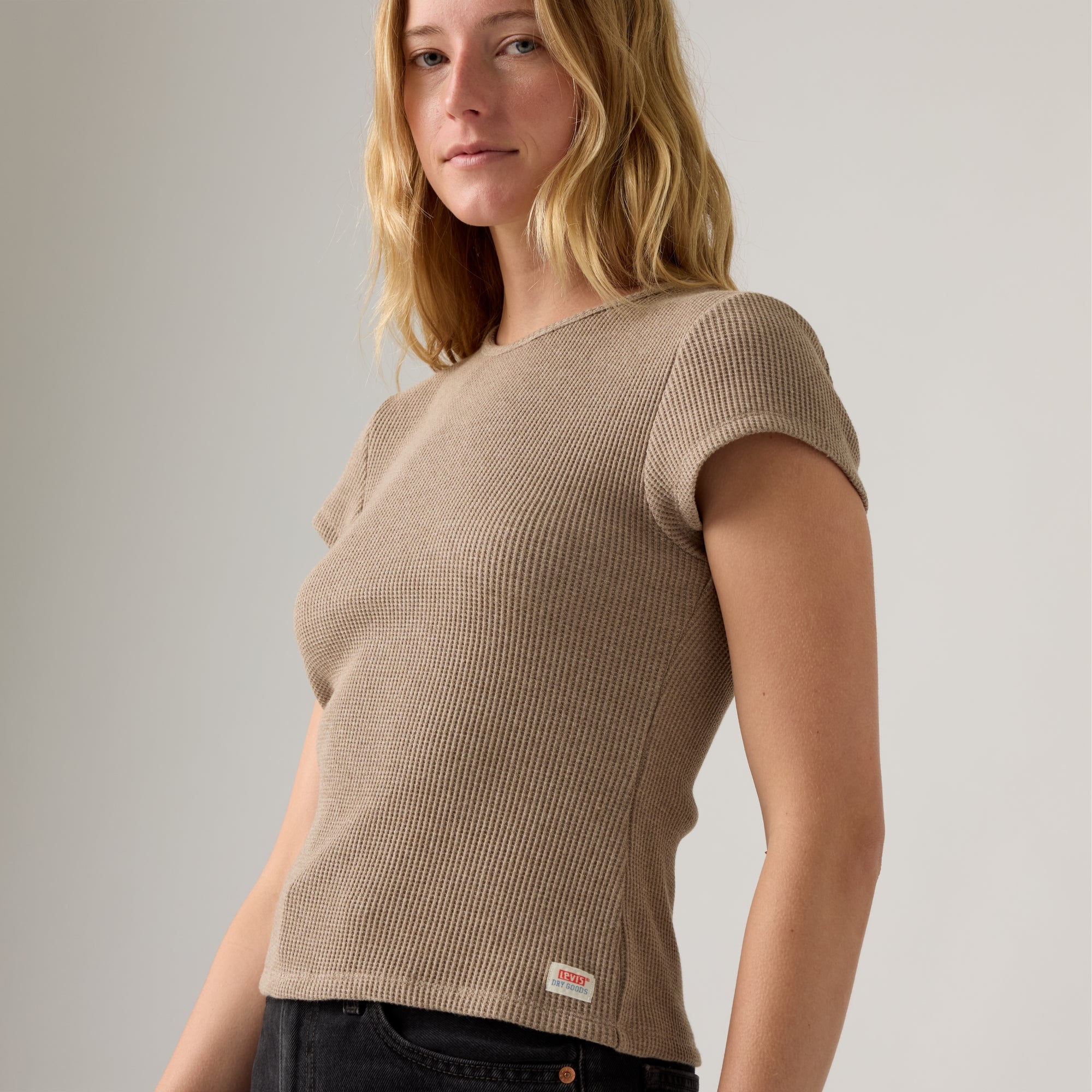 LEVI'S® WOMEN'S DRY GOODS WAFFLE CAP-SLEEVE TEE - MULTI COLOUR