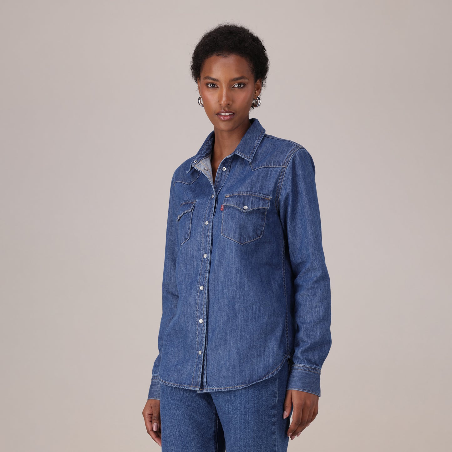 LEVI'S® WOMEN'S HERITAGE WESTERN DENIM SHIRT - MED INDIGO - WORN IN