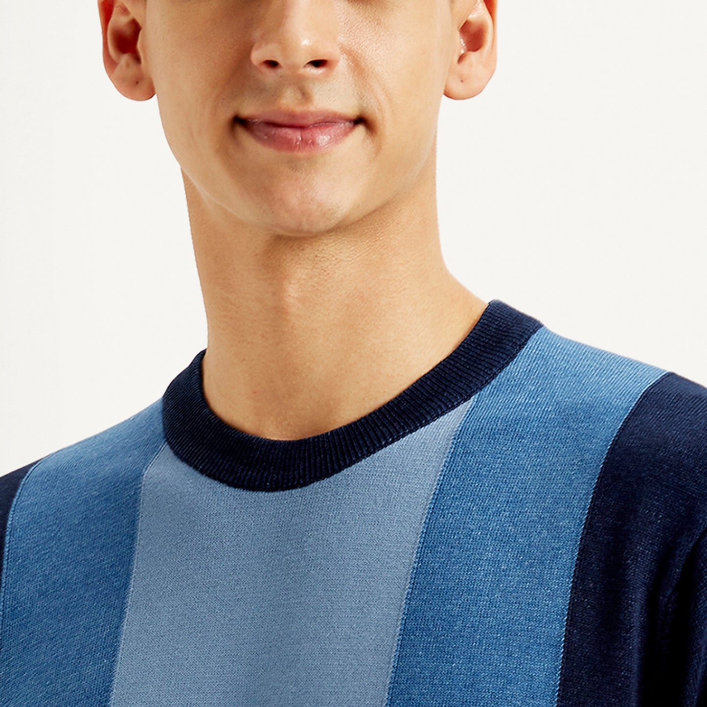 LEVI’S® MEN'S SOLID SLIM FIT T-SHIRT - BLUE