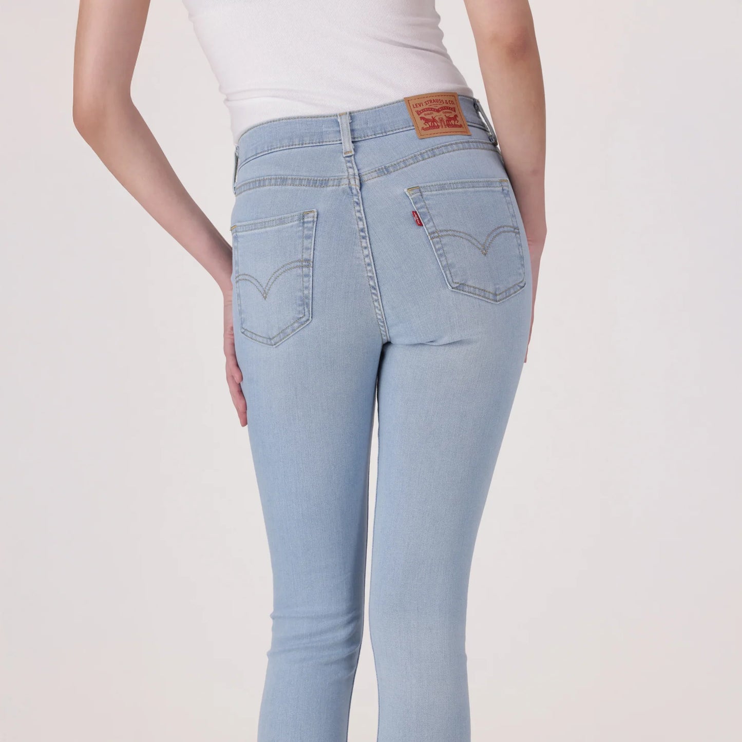 LEVI'S® WOMEN'S 720 HIGH-RISE SUPER SKINNY JEANS - LIGHT INDIGO - WORN IN