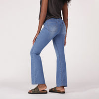 LEVI'S® WOMEN'S CURVY FLARE  - MED INDIGO - WORN IN