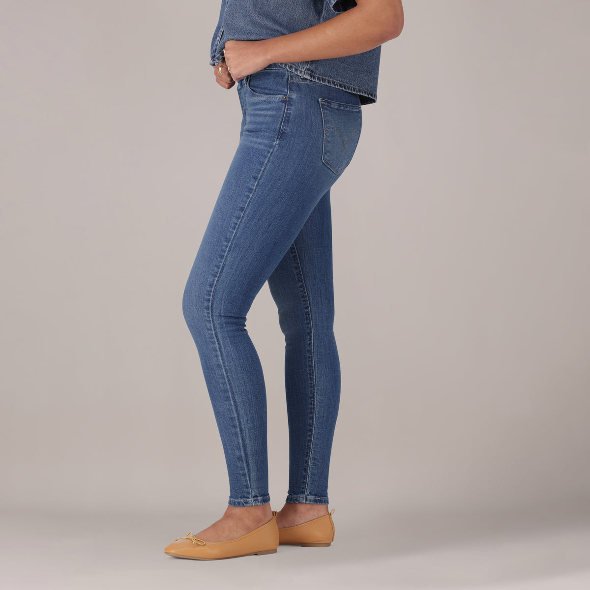 LEVI'S® WOMEN'S CURVY SUPER SKINNY  - MED INDIGO - FLAT FINISH