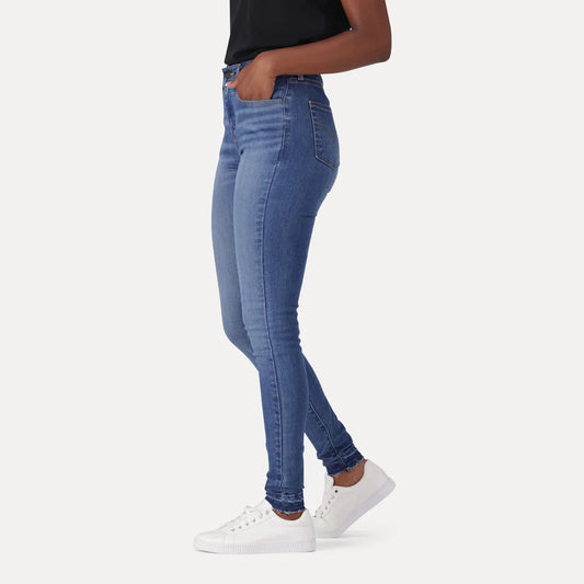 LEVI'S® WOMEN'S 720 HIGH-RISE SUPER SKINNY JEANS - MED INDIGO - WORN IN