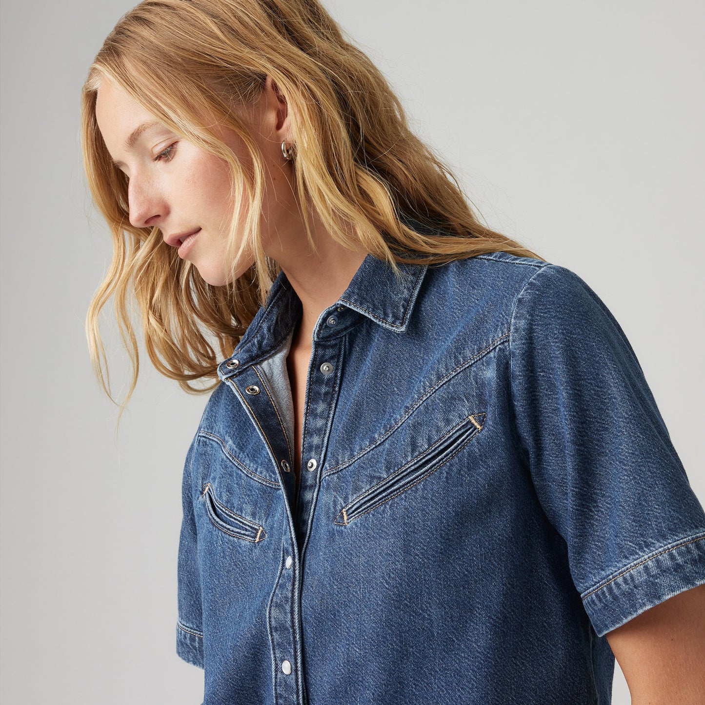 LEVI'S® WOMEN'S RINOA CAMP SHIRT - MED INDIGO - FLAT FINISH