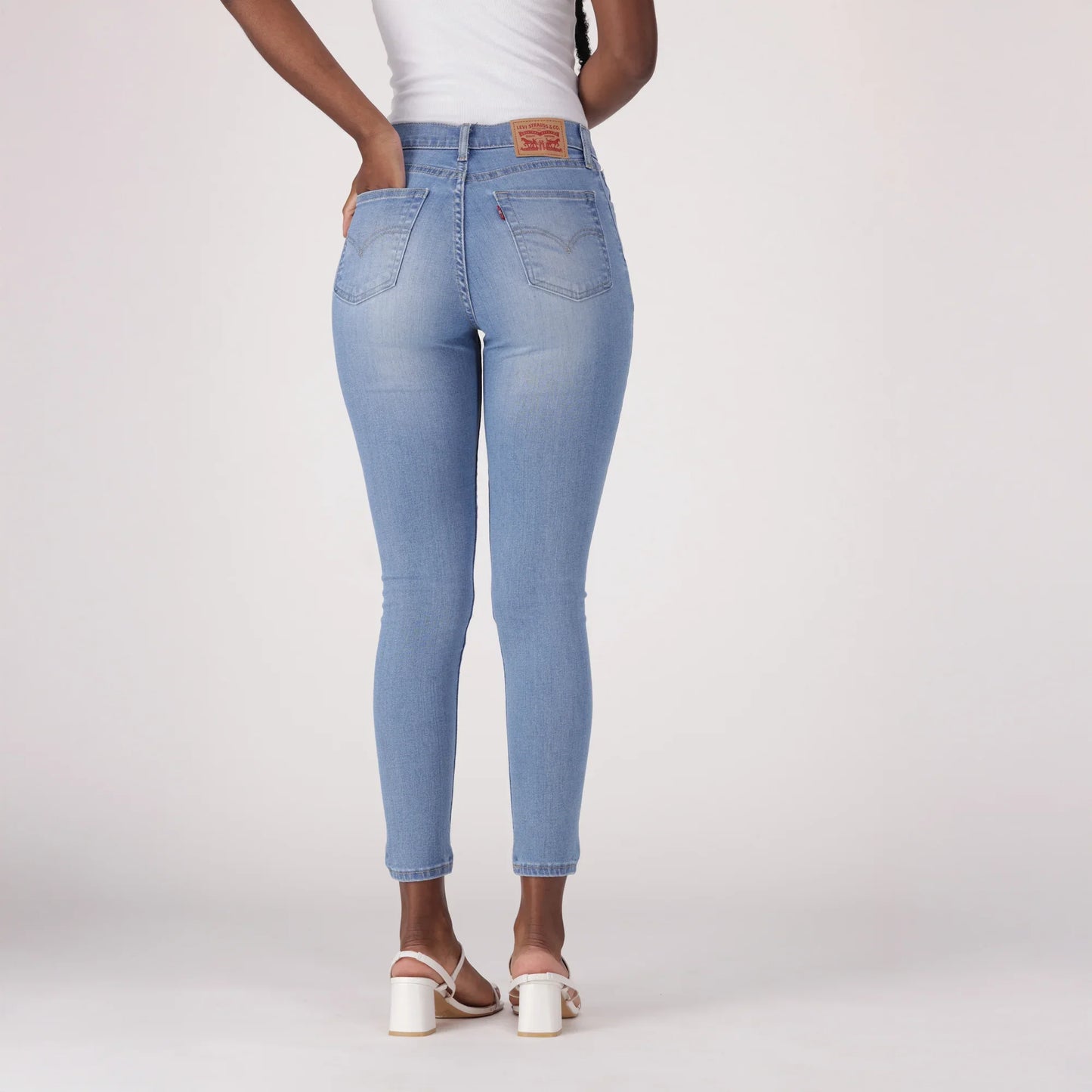 LEVI'S® WOMEN'S 720 HIGH-RISE SUPER SKINNY JEANS - MED INDIGO - WORN IN