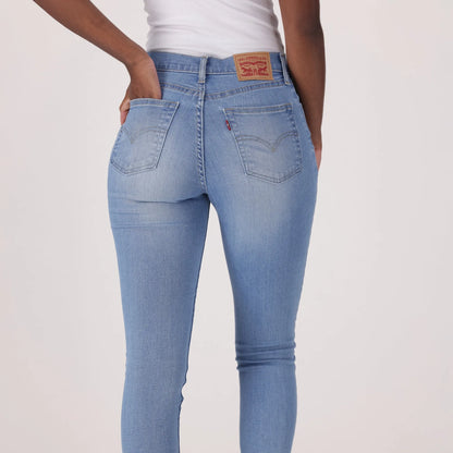 LEVI'S® WOMEN'S 720 HIGH-RISE SUPER SKINNY JEANS - MED INDIGO - WORN IN
