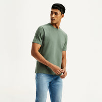 Levi's® Men's Solid Regular Fit T-Shirt