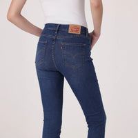 LEVI’S® WOMEN'S 721 HIGH-RISE SKINNY JEANS - MED INDIGO - WORN IN