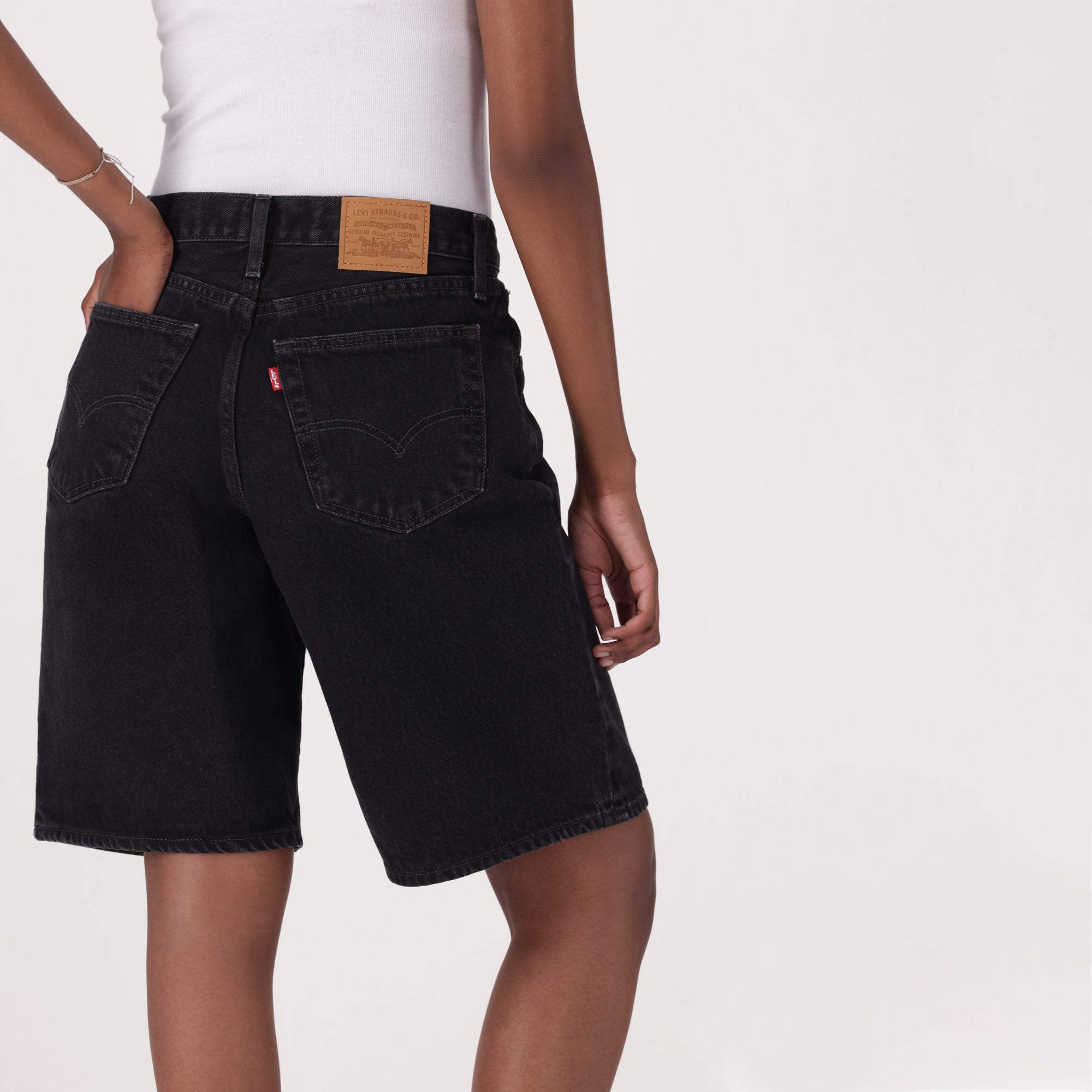 ルースイソンブラ DOMINGO SQUARE CUT SHORTS LEVI'S® WOMEN'S BAGGY DAD JORTS - BLACK
