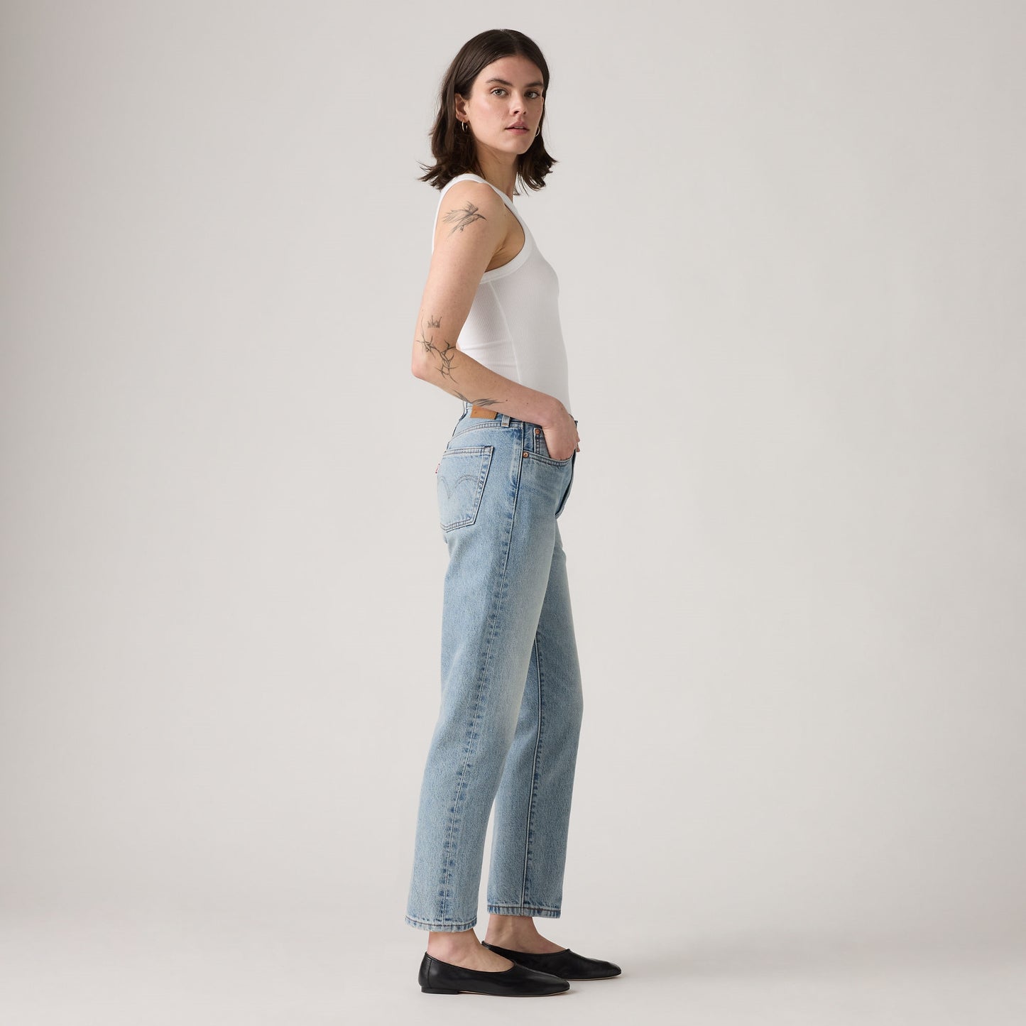 LEVI'S® WOMEN'S 501® ORIGINAL CROPPED JEANS - MED INDIGO - WORN IN