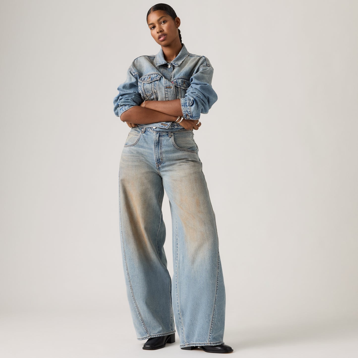 LEVI'S® WOMEN'S SUPER BAGGY BARREL JEANS - MED INDIGO - WORN IN