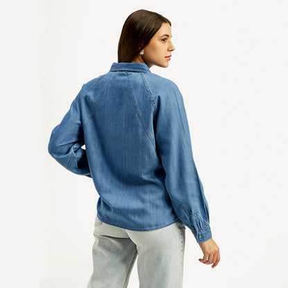 LEVI’S® WOMEN'S SOLID SPREAD COLLAR SHIRT - BLUE