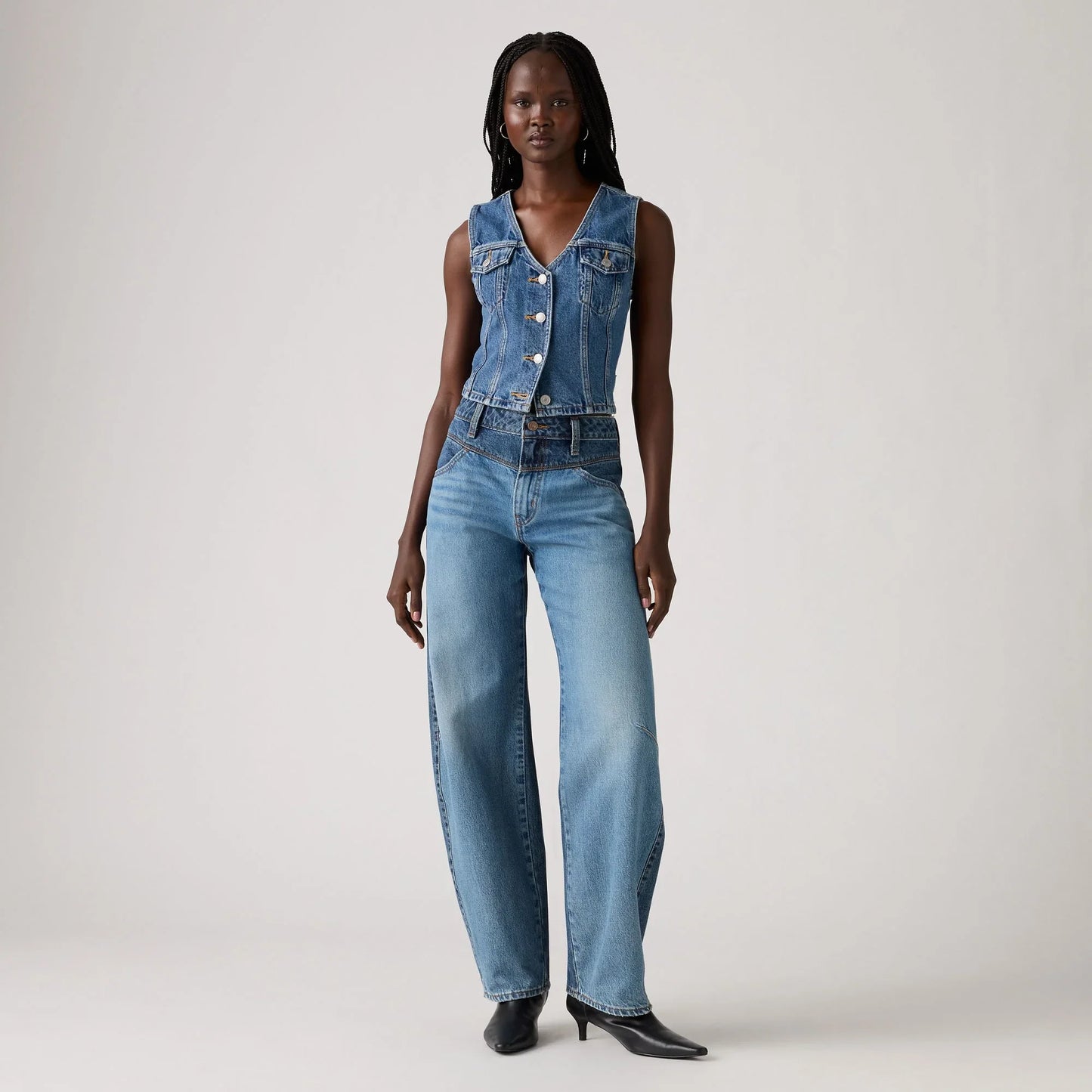 LEVI'S® WOMEN'S BARREL SADDLE BACK JEANS - MED INDIGO - WORN IN