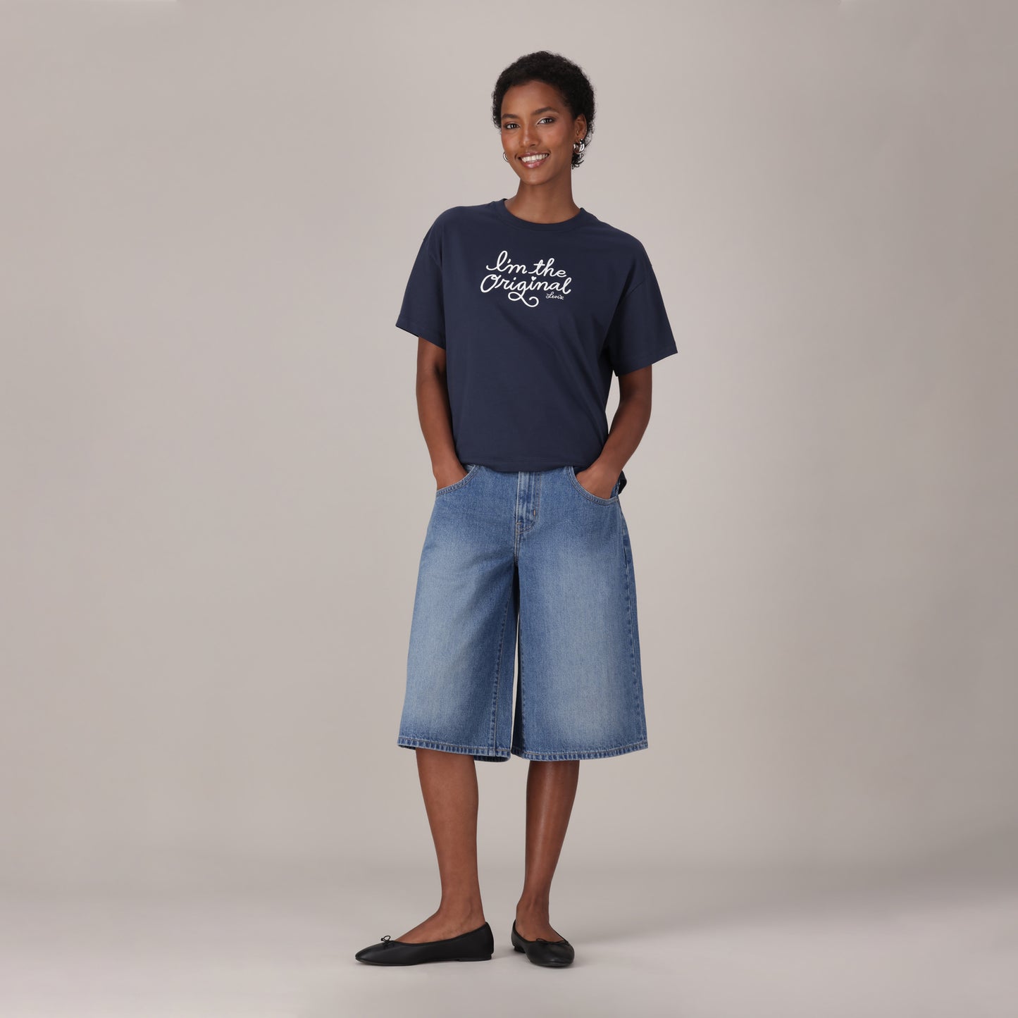 LEVI'S® WOMEN'S SUPER BAGGY JORTS - MED INDIGO - WORN IN