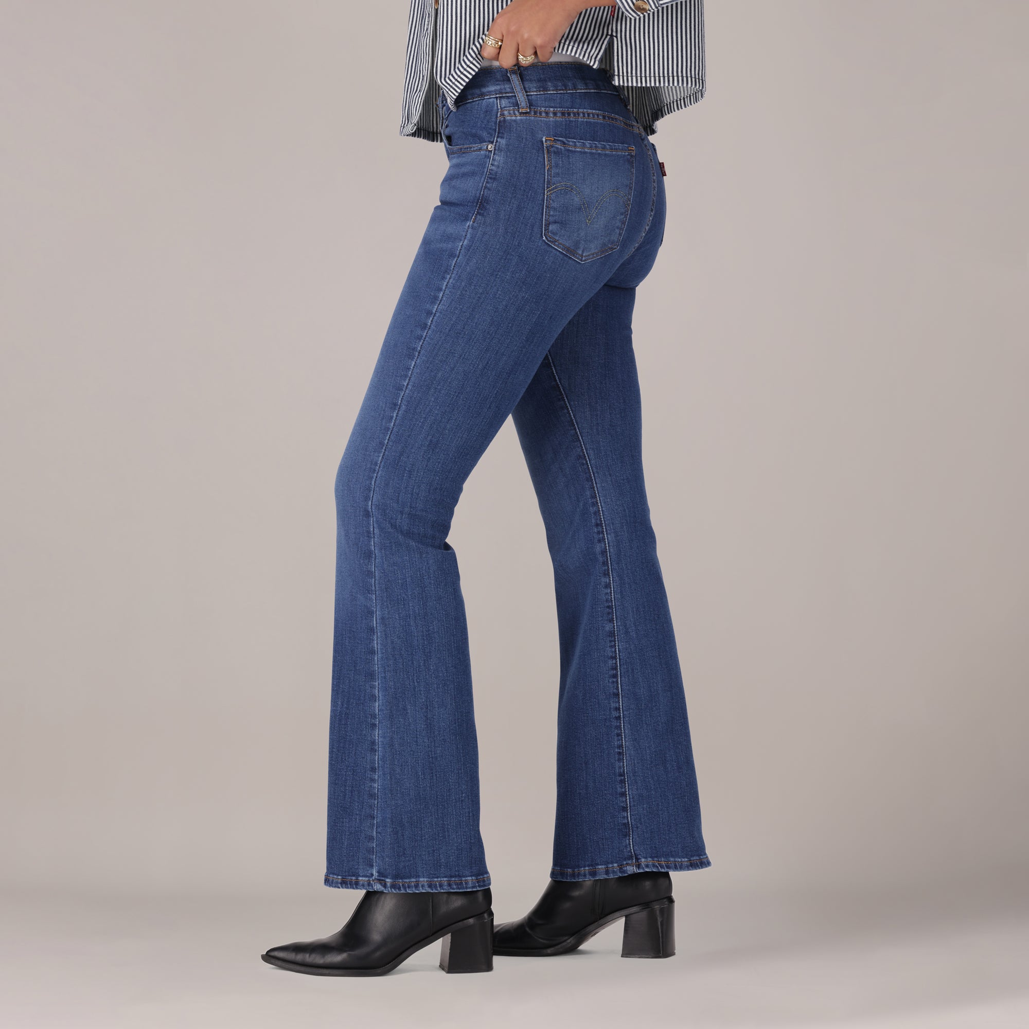 LEVI'S® WOMEN'S CURVY FLARE  - MED INDIGO - WORN IN