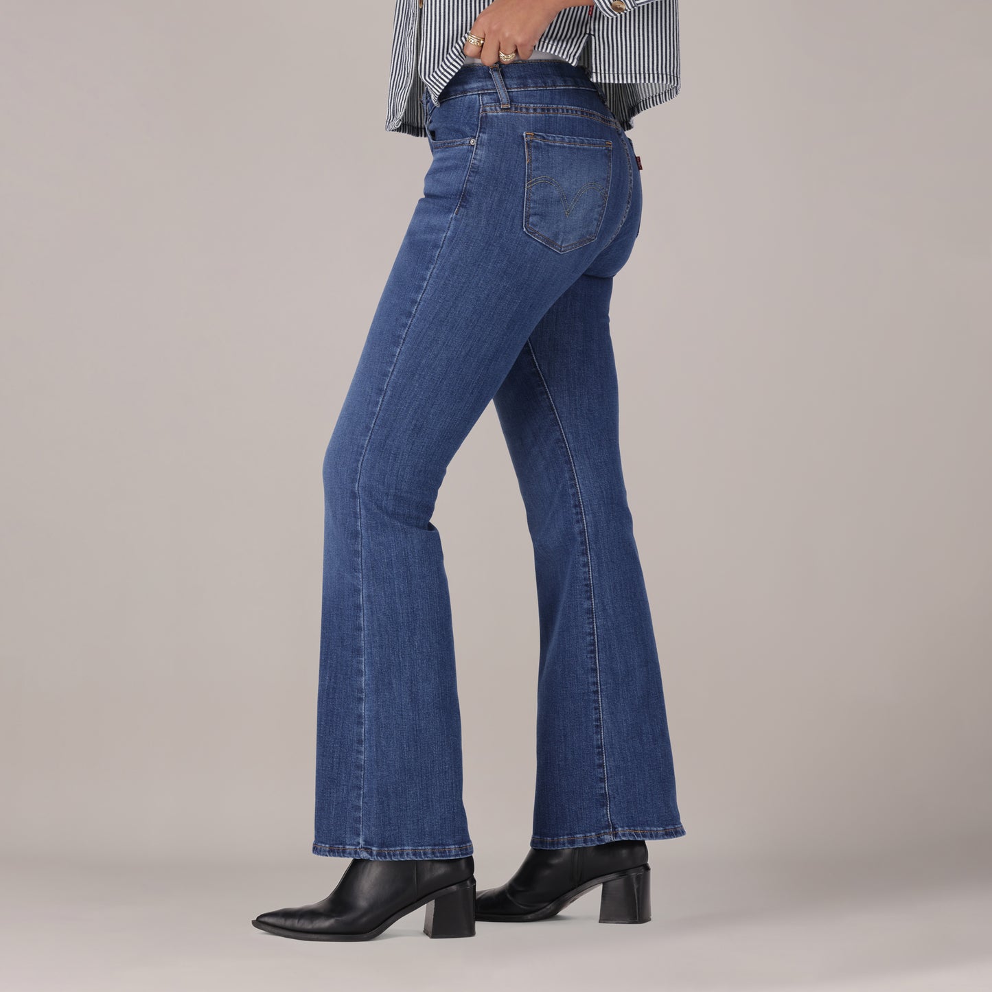 LEVI'S® WOMEN'S CURVY FLARE  - MED INDIGO - WORN IN