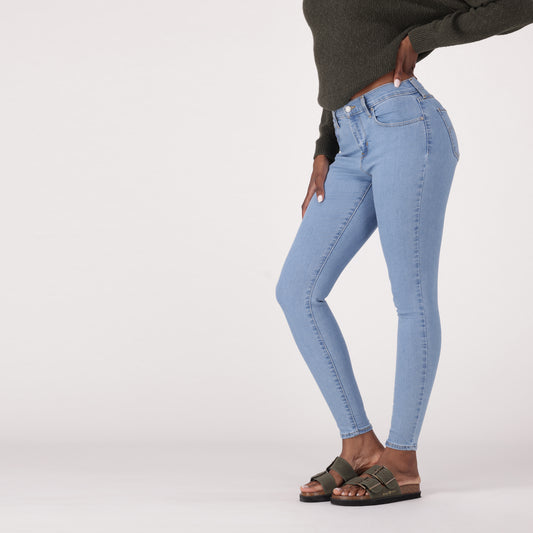 LEVI'S® WOMEN'S CURVY HIGH-RISE SUPER SKINNY  - MED INDIGO - WORN IN