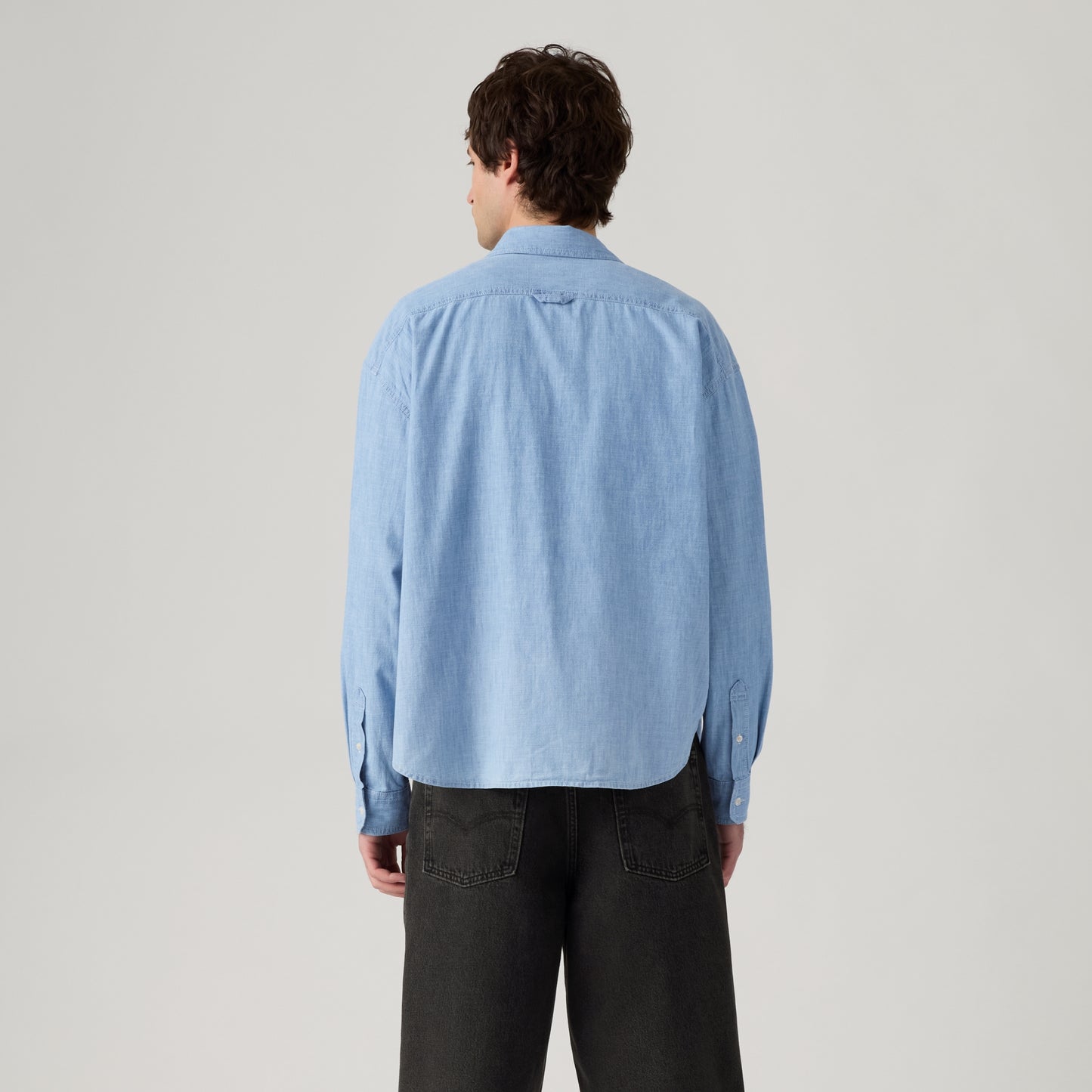 LEVI'S® MEN'S ZANDT CROPPED SHIRT - LIGHT INDIGO - WORN IN