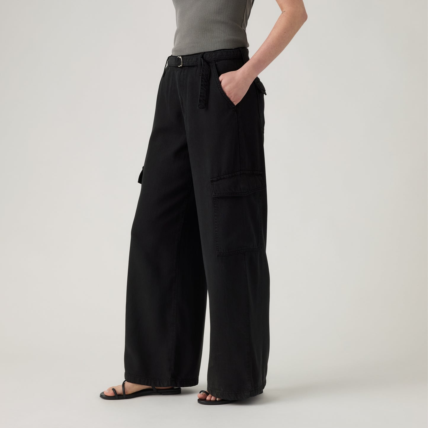 LEVI'S® WOMEN'S BAGGY DAD CARGOS - BLACK