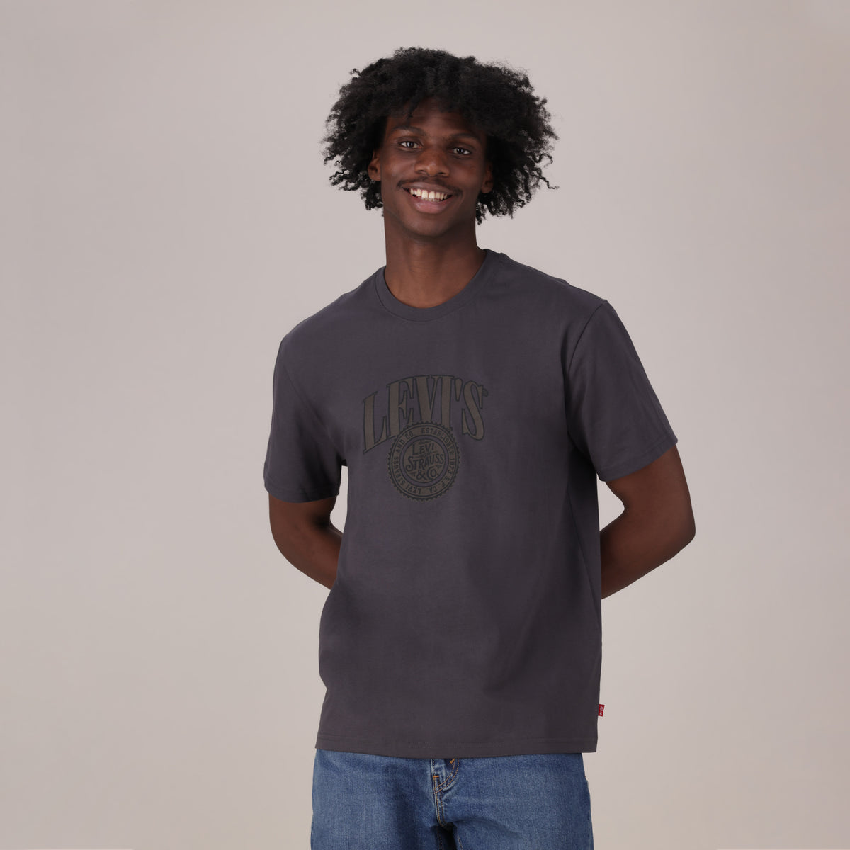 LEVI'S® MEN'S RELAXED FIT SHORT-SLEEVE GRAPHIC T-SHIRT - BLACK
