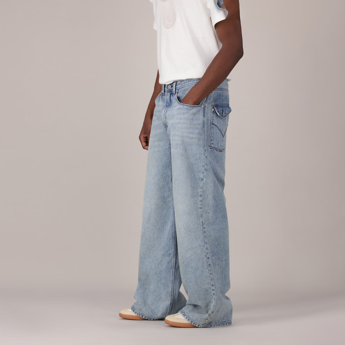LEVI'S® MEN'S TWISTED BAGGY WIDE-LEG  JEANS - LIGHT INDIGO - WORN IN