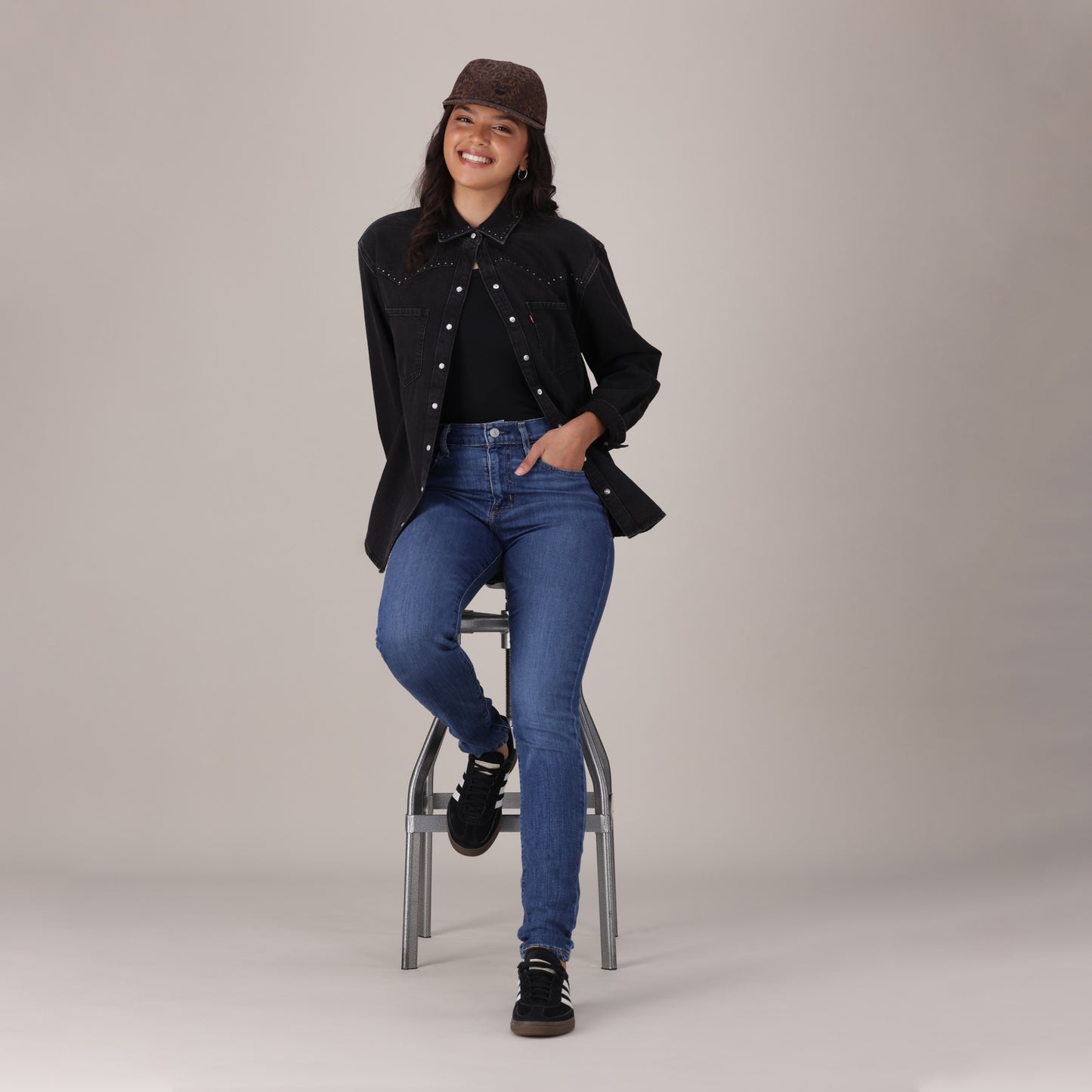 LEVI'S® WOMEN'S 720 HIGH-RISE SUPER SKINNY JEANS - MED INDIGO - WORN IN
