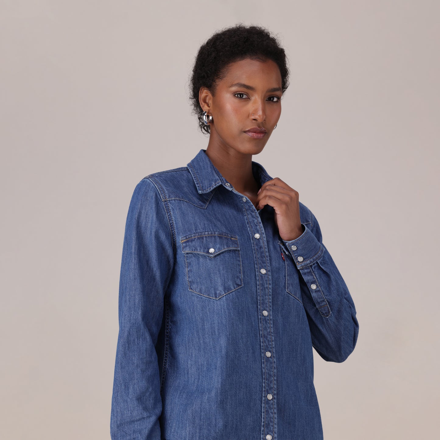 LEVI'S® WOMEN'S HERITAGE WESTERN DENIM SHIRT - MED INDIGO - WORN IN