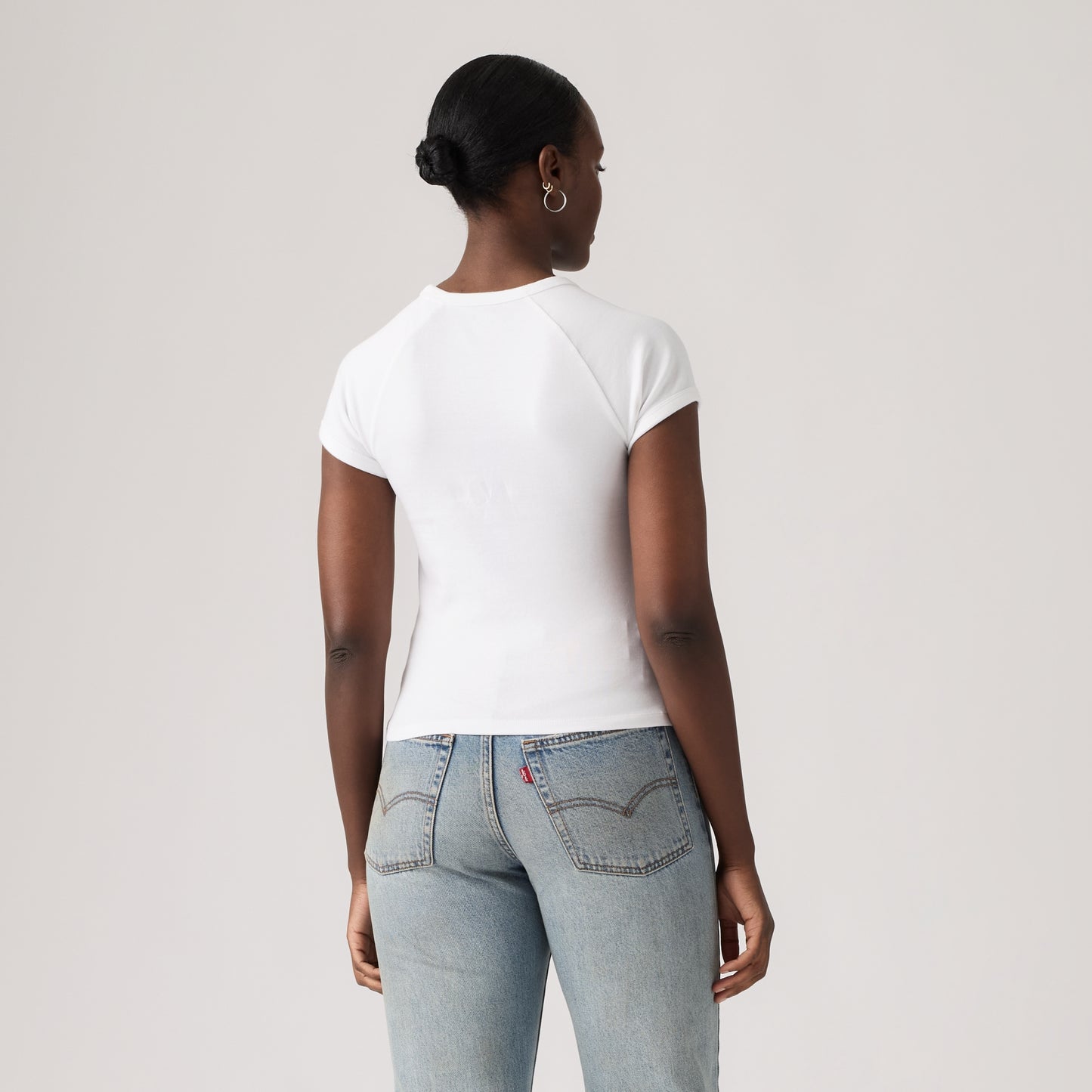 LEVI'S® WOMEN'S GRAPHIC RILEY RAGLAN TEE - WHITE