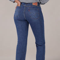 LEVI'S® WOMEN'S CURVY FLARE  - MED INDIGO - WORN IN