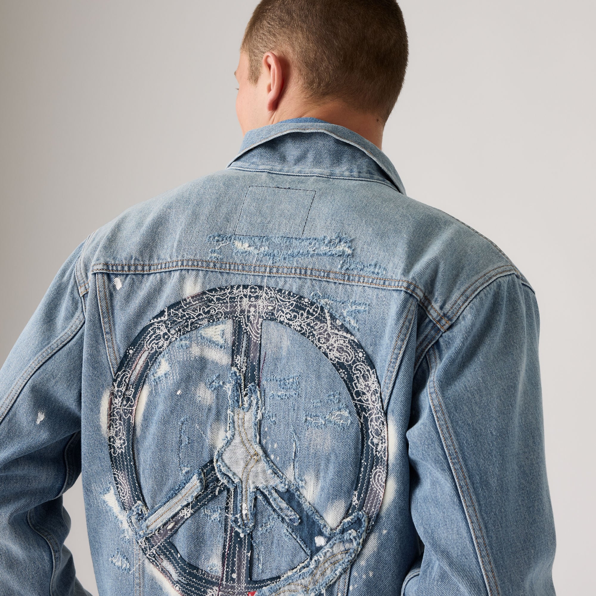 LEVI'S® MEN'S RELAXED TRUCKER JACKET - MULTI-COLOR