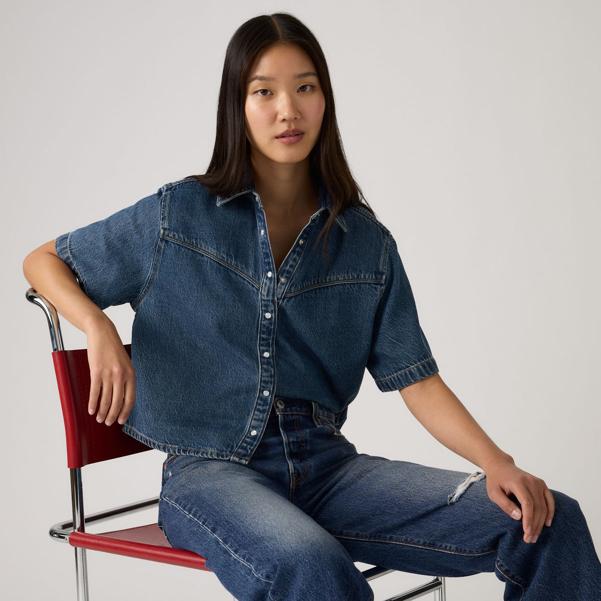 LEVI'S® WOMEN'S LOGAN SHORT-SLEEVE DENIM SHIRT - DARK INDIGO - WORN IN