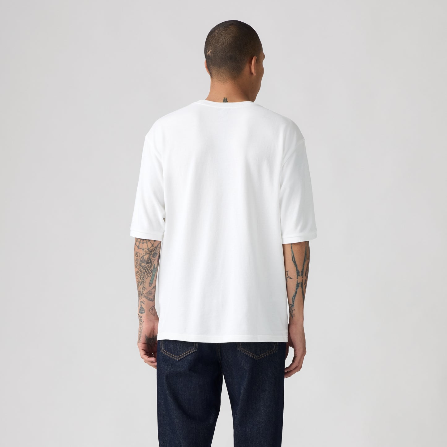 LEVI'S® MEN'S HALF-SLEEVE PIQUE T-SHIRT - NEUTRAL