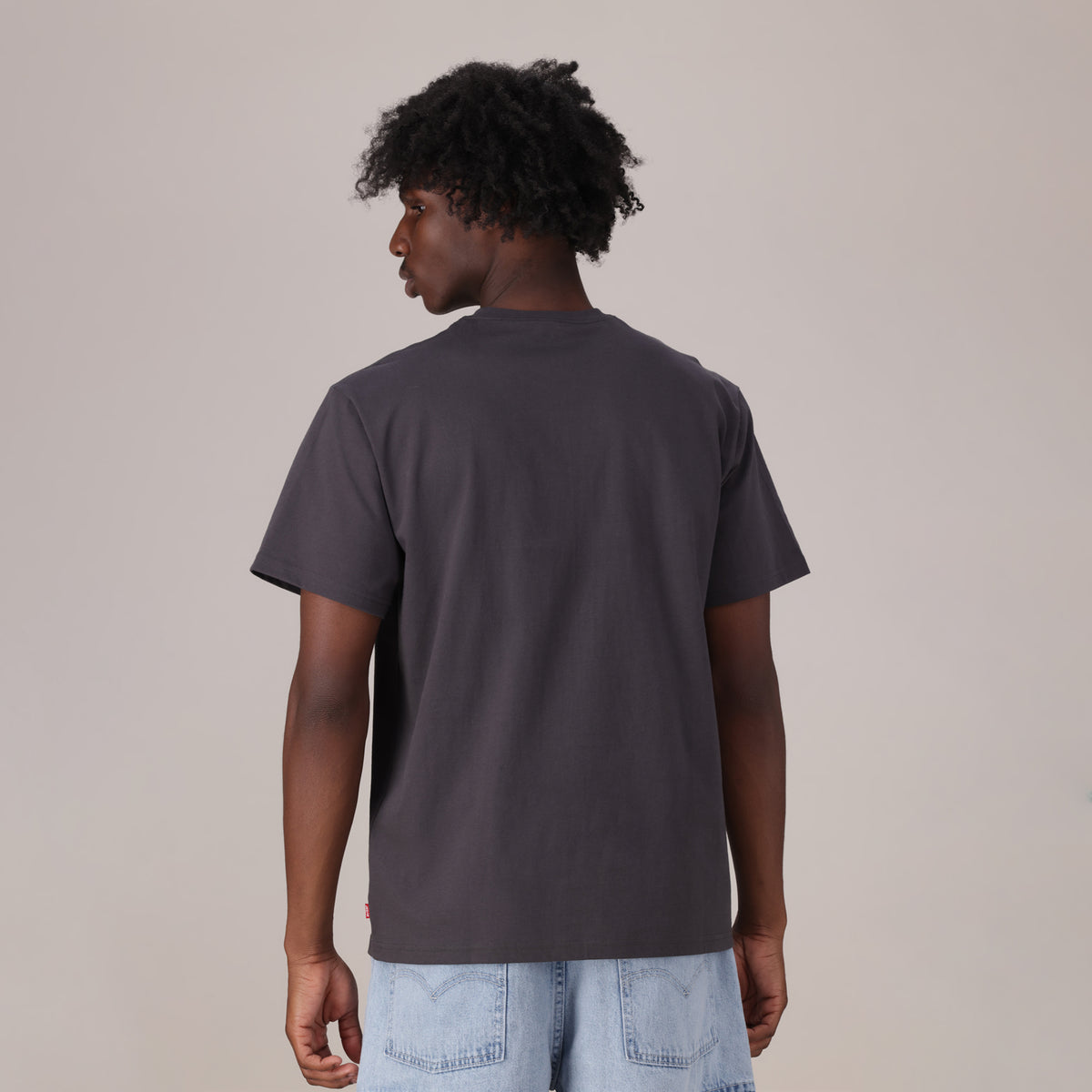 LEVI'S® MEN'S RELAXED FIT SHORT-SLEEVE GRAPHIC T-SHIRT - BLACK