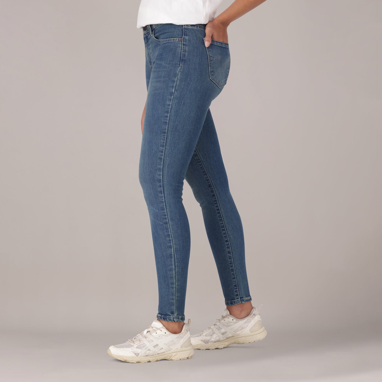 LEVI'S® WOMEN'S CURVY SUPER SKINNY  - MED INDIGO - WORN IN