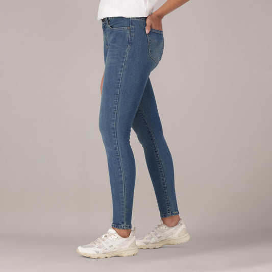 LEVI'S® WOMEN'S CURVY SUPER SKINNY  - MED INDIGO - WORN IN