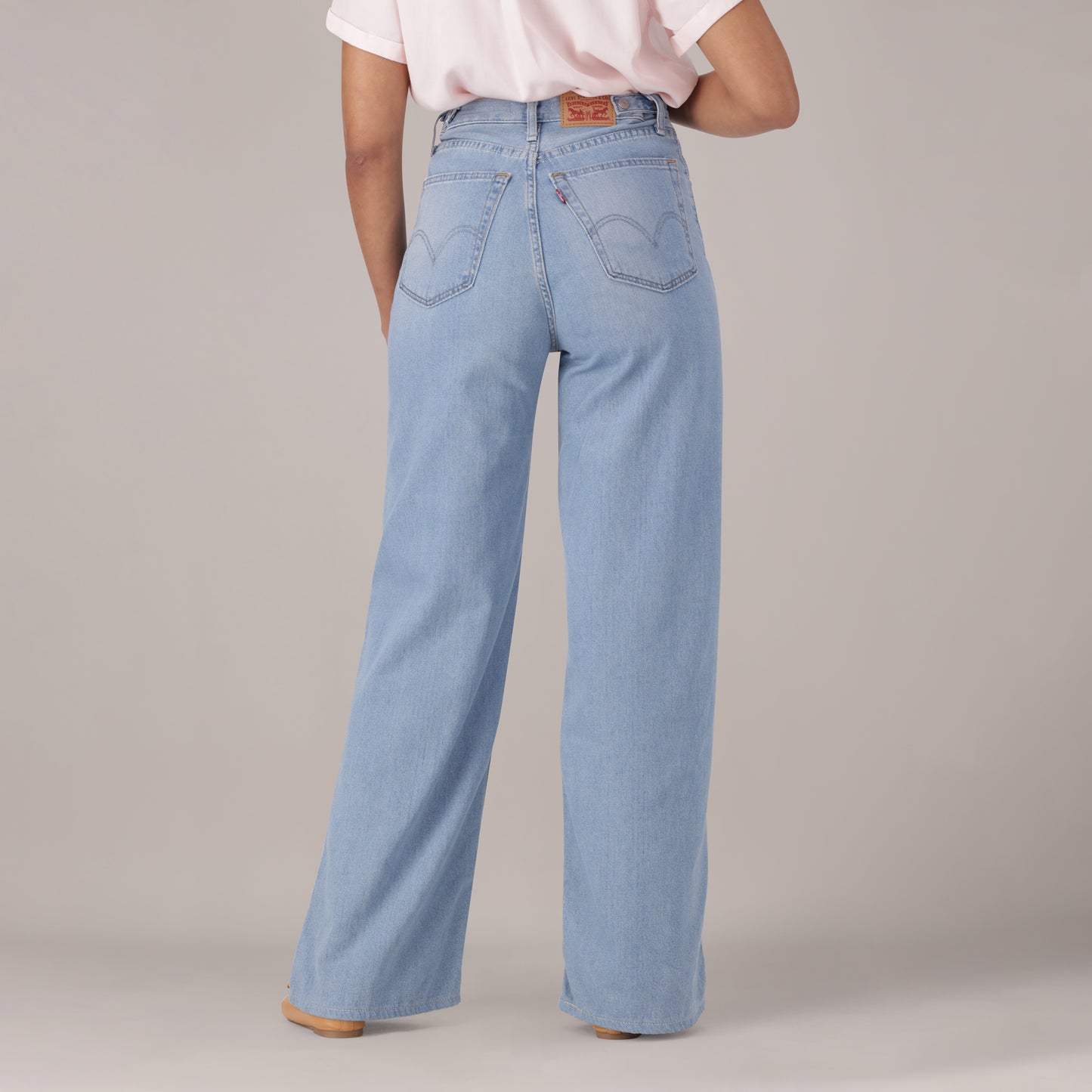 LEVI'S® WOMEN'S CINCH BAGGY JEANS - LIGHT INDIGO - WORN IN