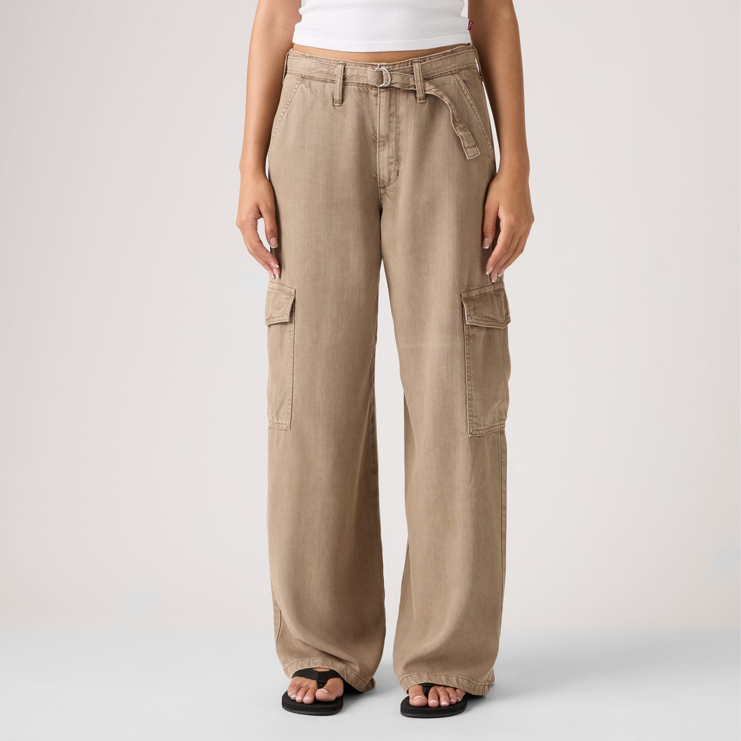 LEVI'S® WOMEN'S BAGGY DAD CARGOS - BROWN