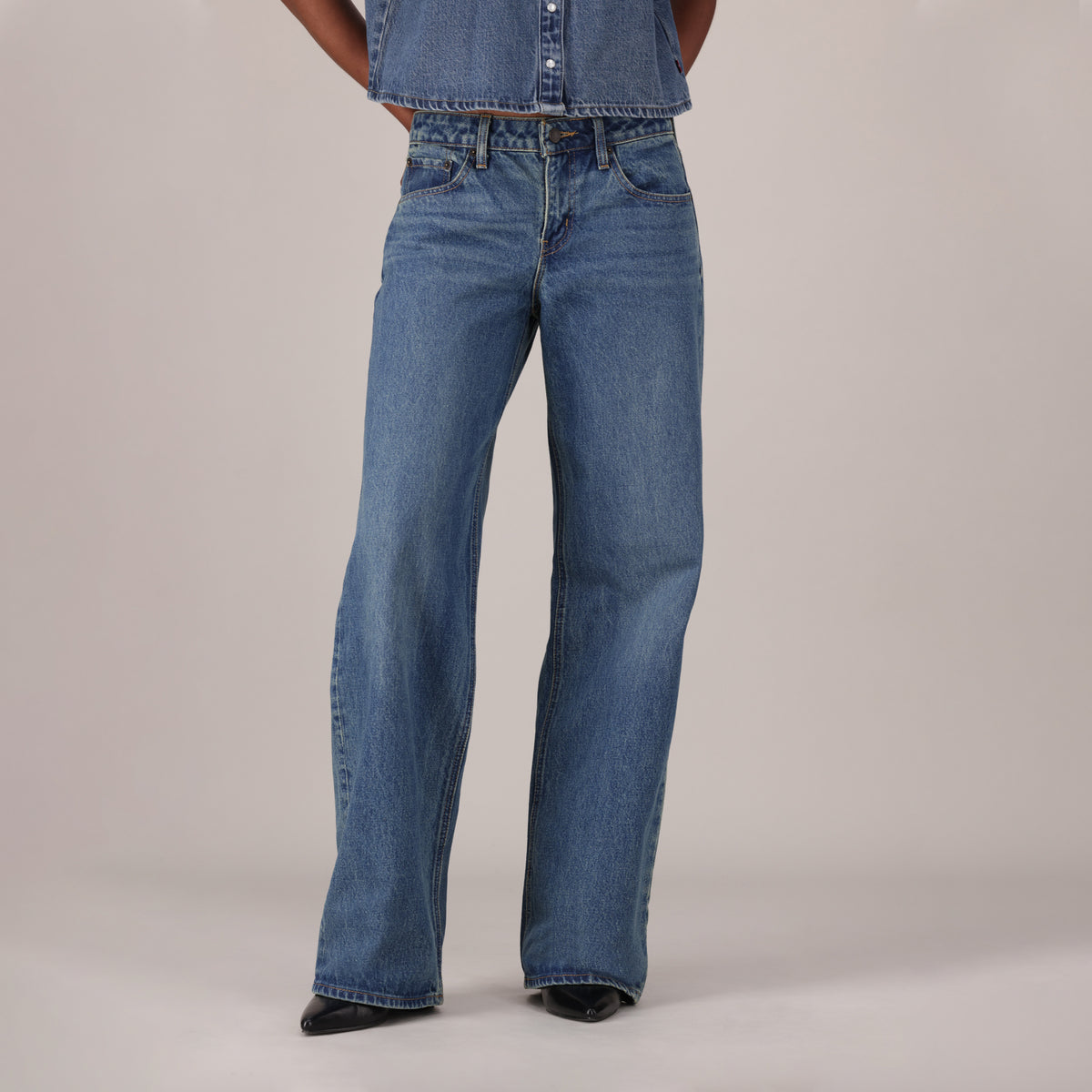 LEVI'S® WOMEN'S LOW LOOSE JEANS - MED INDIGO - WORN IN