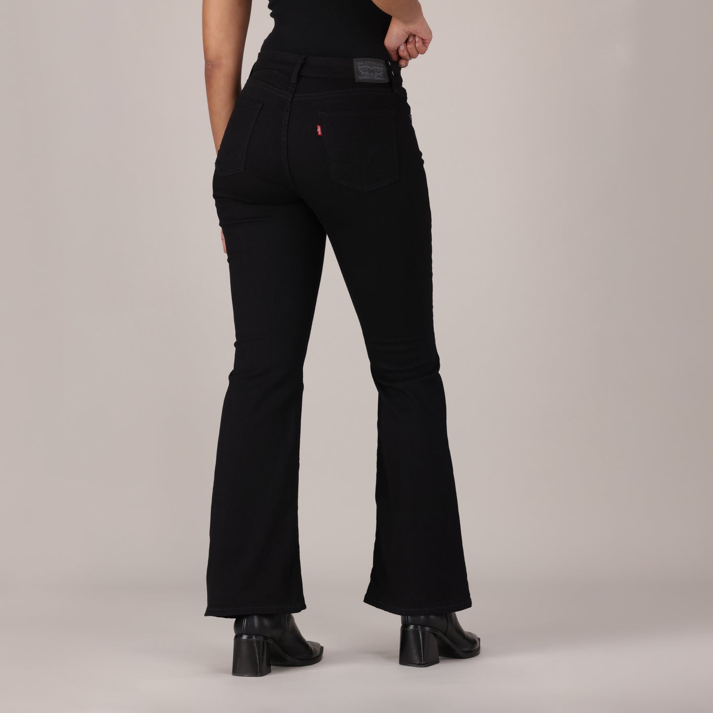 LEVI'S® WOMEN'S CURVY FLARE  - BLACK