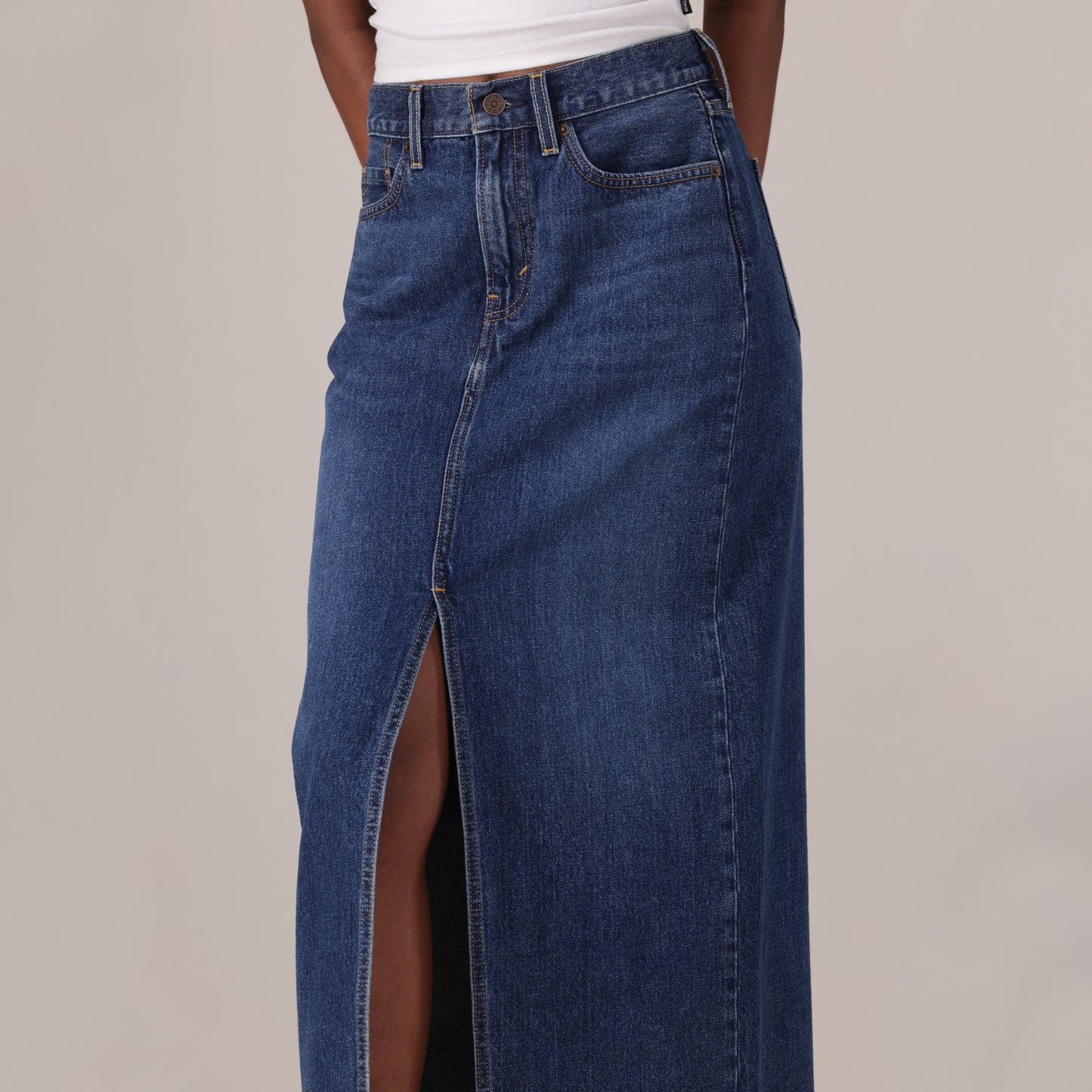 LEVI'S® WOMEN'S COLUMN SKIRT - MED INDIGO - FLAT FINISH